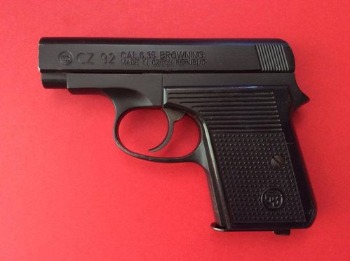 Pistola CZ 92 Cal.6,35mm Oxidada Usada, Como Nova (VENDIDA)